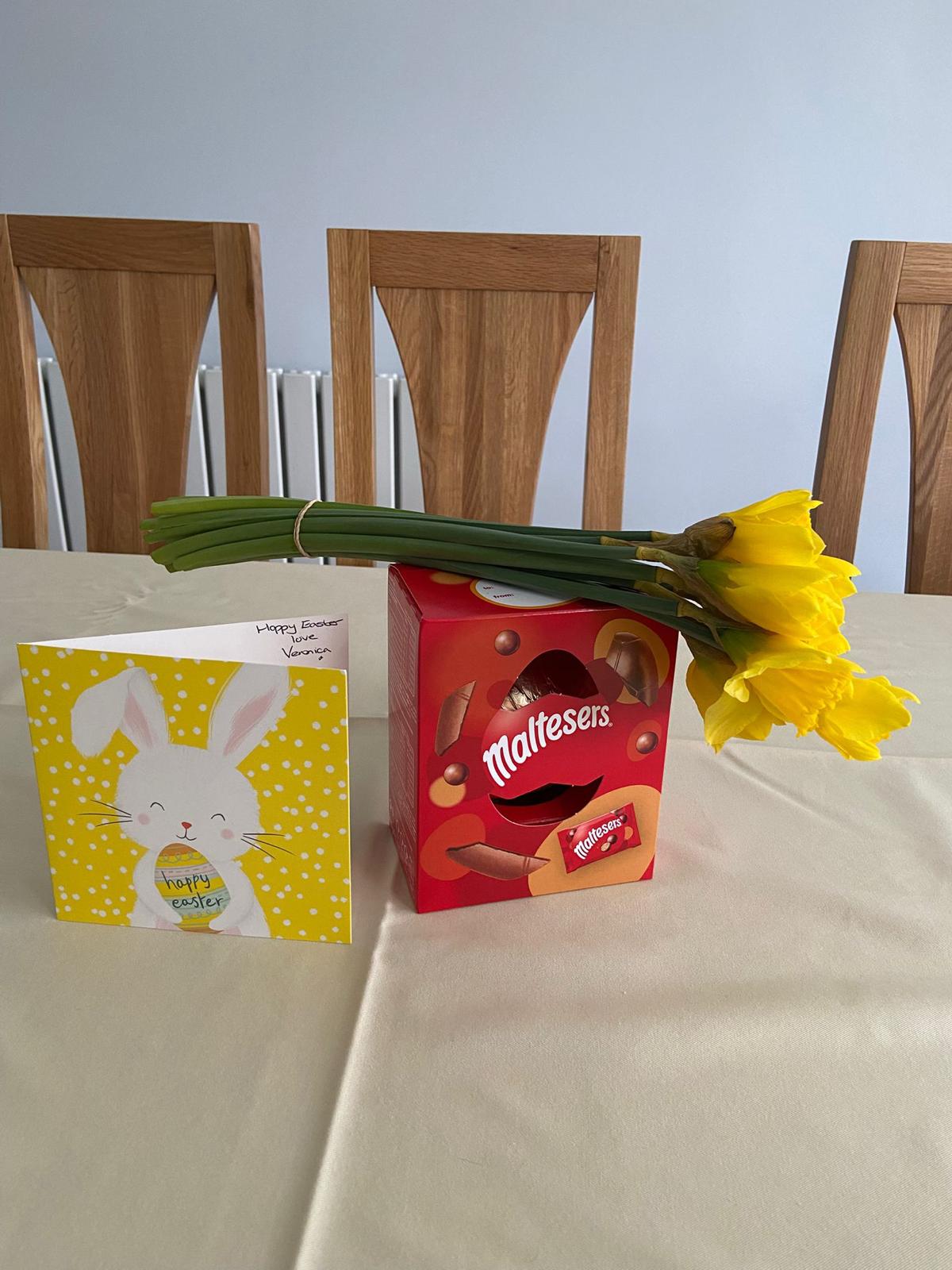 Image of a table with a card Maltesers Easter Egg and Daffs
